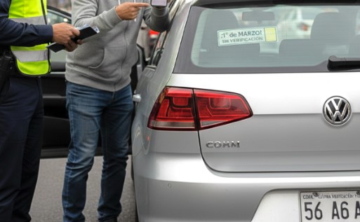 ¡Alerta Engomado Amarillo! Te quedan pocos días para verificar o pagarás $2,346 de multa